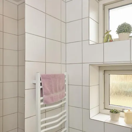 In With 4 Bedrooms, Sauna And Internet