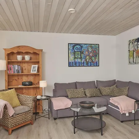 In With 4 Bedrooms, Sauna And Internet 度假居 *