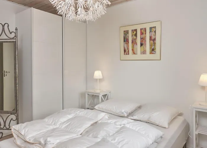 In With 4 Bedrooms, Sauna And Internet *
