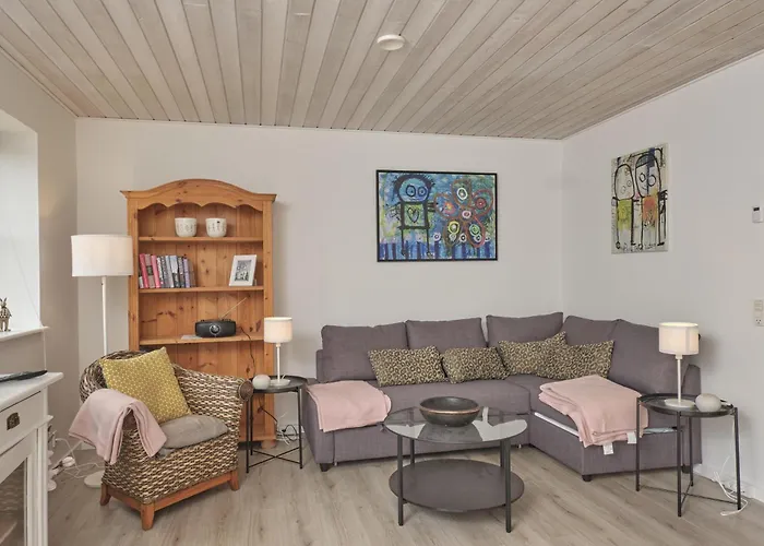 In With 4 Bedrooms, Sauna And Internet Tatil Evi *