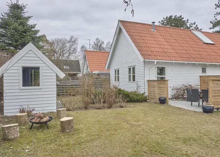 In With 4 Bedrooms, Sauna And Internet *